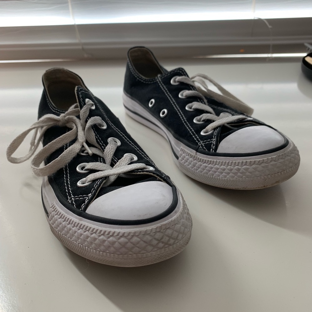 Black converse - Picture 3 of 4